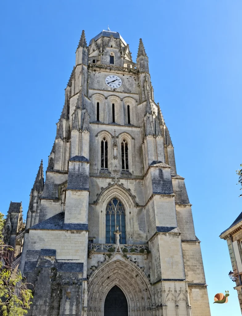 Façade de la cathédrale Saint-Pierre de Saintes